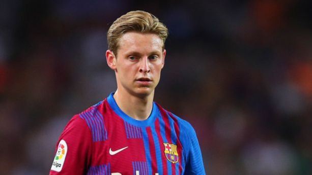 Frankie de Jong: Manchester United has contacted Barcelona about the midfielder. 