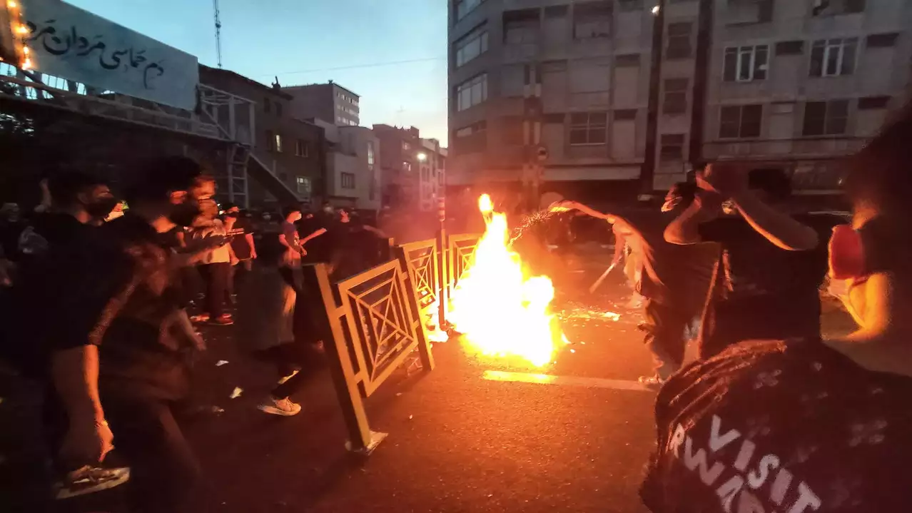 Outbreak in Iran : Police fire on houses, 15 dead in one day, internet shut down in Kurdish areas