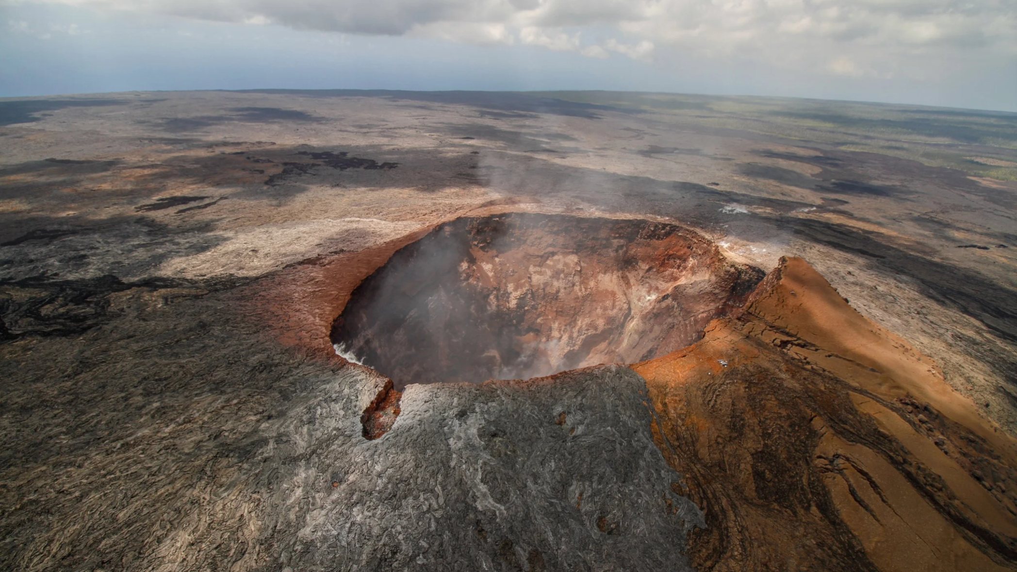 World's Largest Volcano Becomes Active: Magnitude 4.6 Earthquake 24 Seconds Before Magnitude 5.1 Earthquake