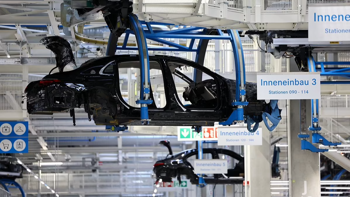 UK Electric Car Production Slumps Amid Pressure on Investment and Growing Industry Concerns