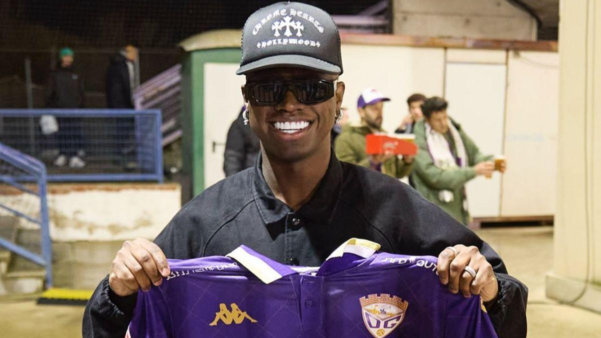 Behind the Scenes of CD Guadalajara vs Barcelona From Unauthorized Stands to Famous Faces