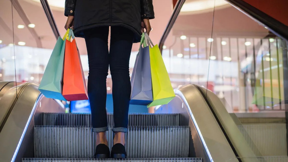 UK Retail Sector Hit as Clothing Chain Closes Shops Amid Financial Struggles