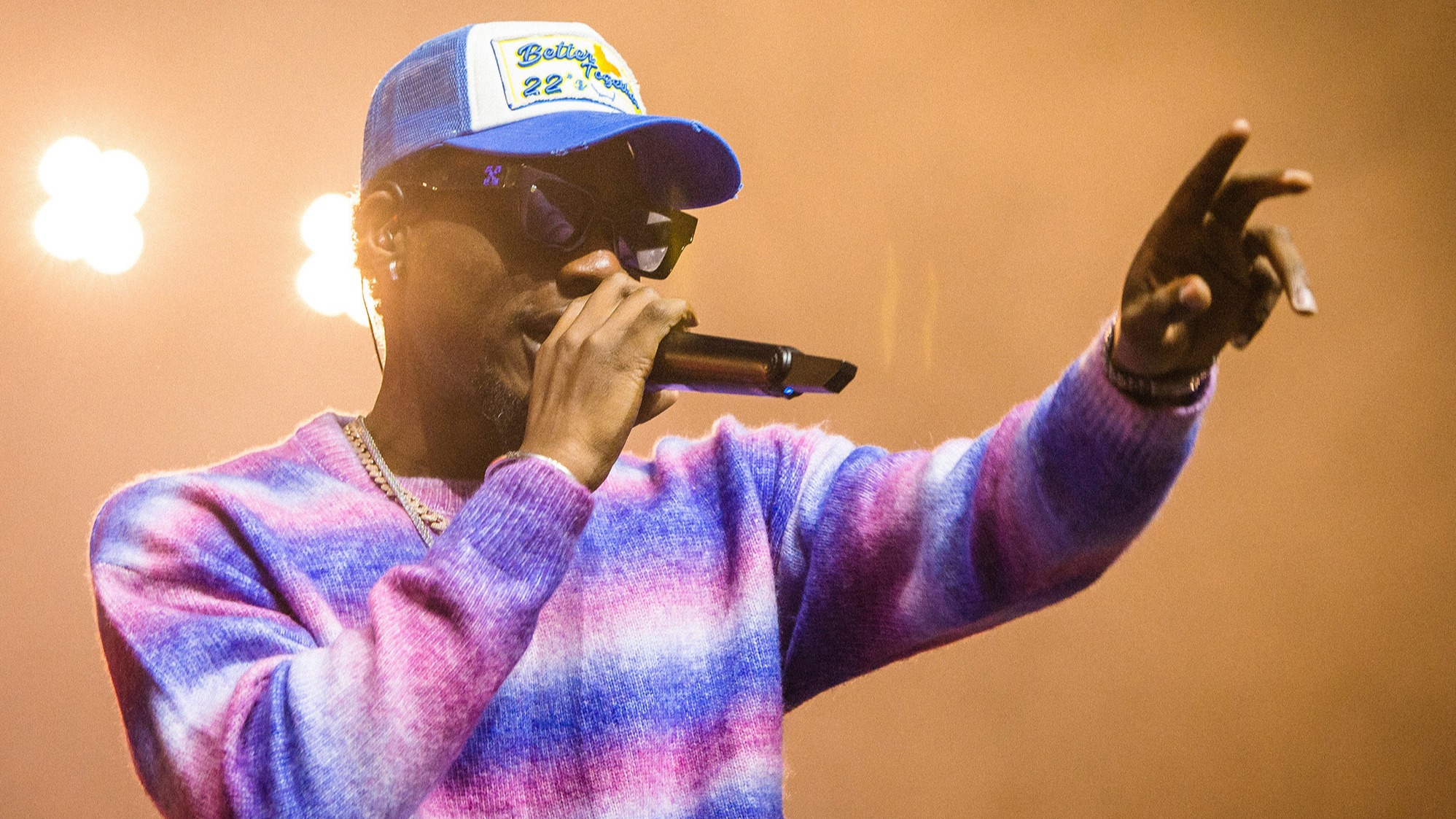 Wizkid fans break into concerts by breaching O2 Arena security.