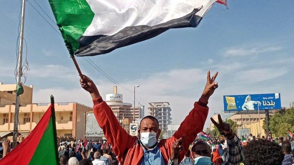 Putsch in Sudan: Thousands protest on uprising anniversary