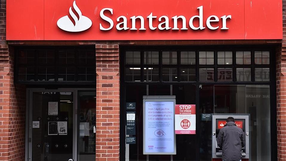 Santander: Banks give £130m for Christmas blunder
