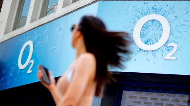 Virgin Mobile and O2 users pay no roaming fees in the EU.